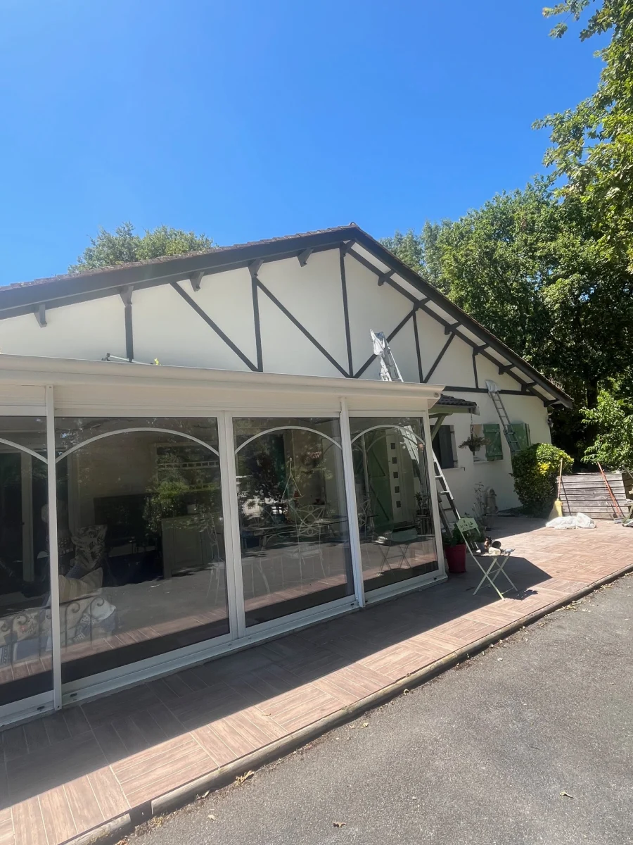 Monsieur Cedric Felix Peintre En Batiment A Cauderan Revetement Mural